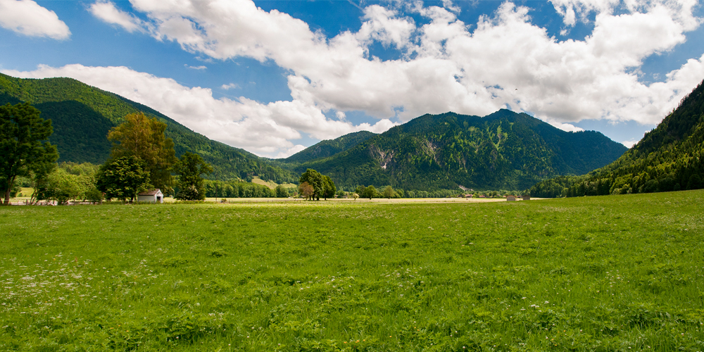 Ferienwohnungen Gloggner Hof in Rottach-Egern am Tegernsee - Garten und Liegewiese